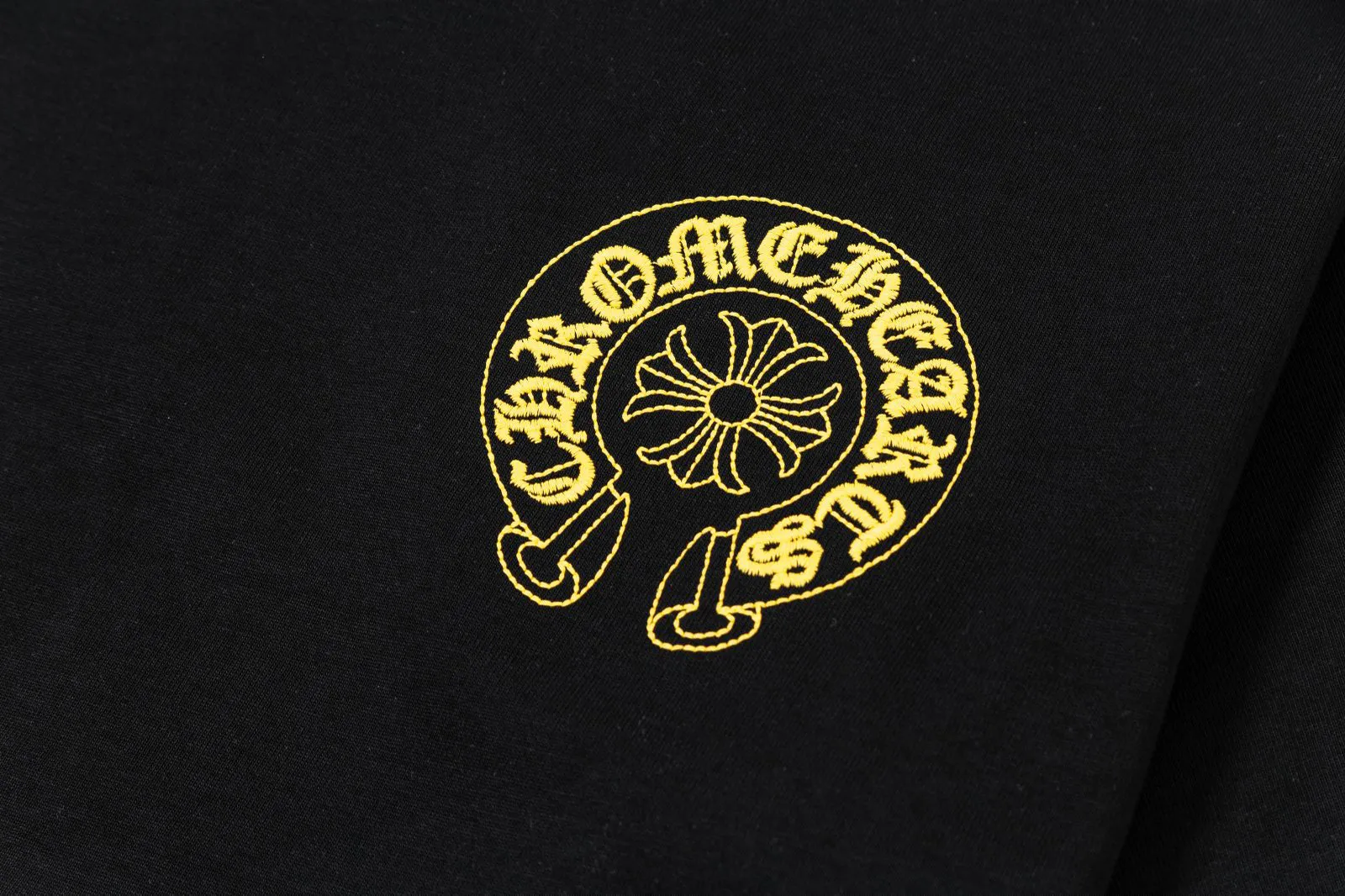 🅿️200 [CH Crow Heart] 2025FW short-sleeved T-shirt, hollow embroidery with arch bridge embroidery, high-end 26s double yarn 300g fabric, heavy fabric, custom stretcher rib, same vat and dye, complete three standards, same style for men and women, color: black, white, size: S M L XL 2XL
